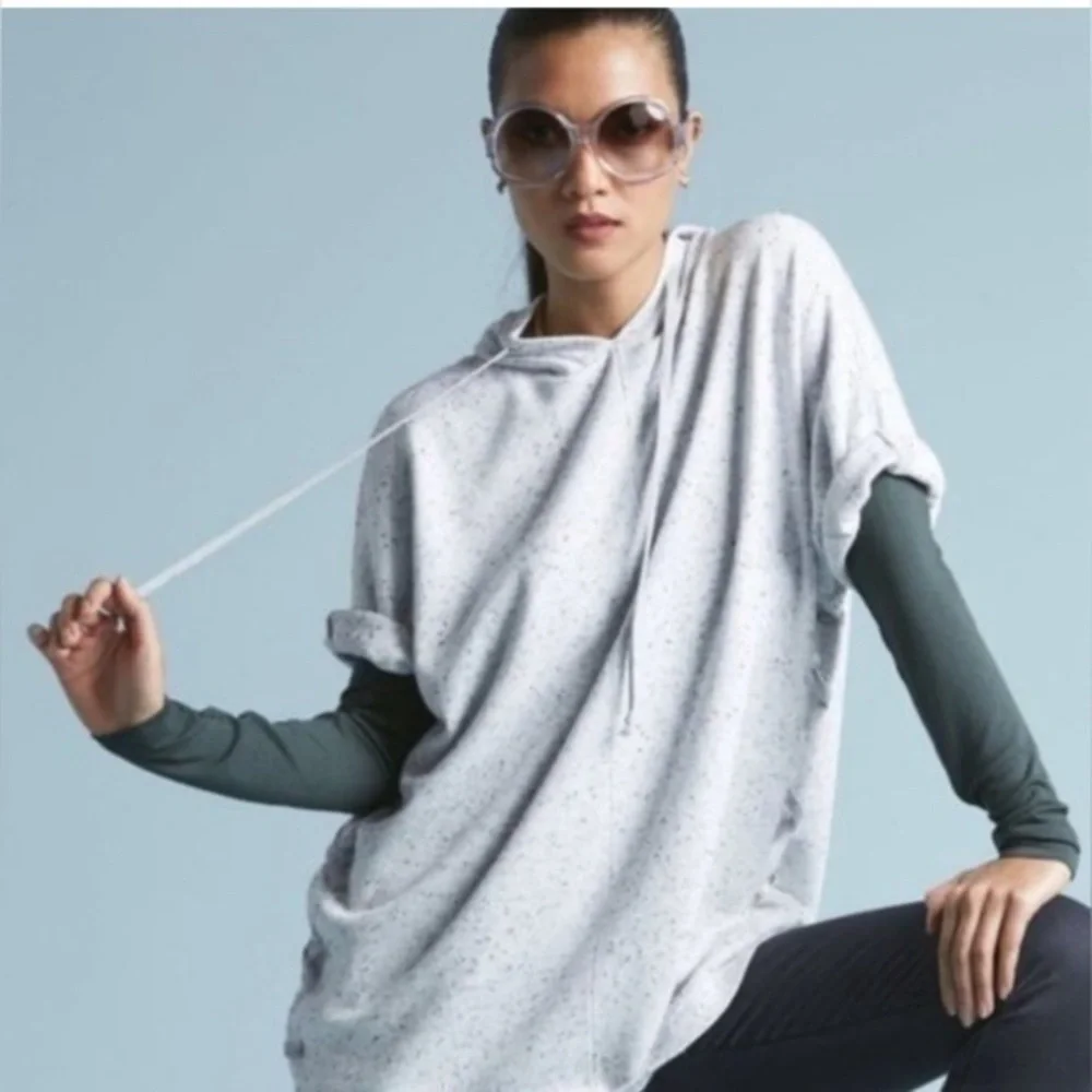 Cabi In Stitches Gray Hooded Specked Short Sleeve Sweater Small